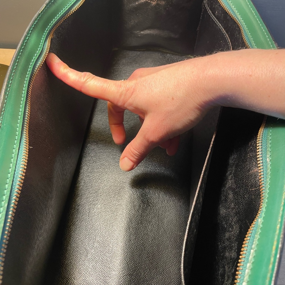 Louis Vuitton Vintage Epi Sac Triangle Bag! - Picture 11 of 15